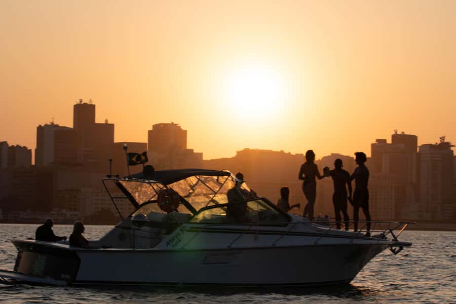 Glória: Sunset Speedboat Cruise with Drinks and Snacks - Forty to fifty minutes at Adão Beach