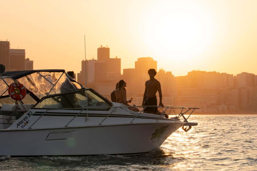 Glória: Sunset Speedboat Cruise with Drinks and Snacks - The first run across Guanabara Bay