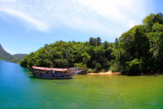 Half-Day Ilha Grande Schooner Tour - Japariz: beach time and a seafood lunch