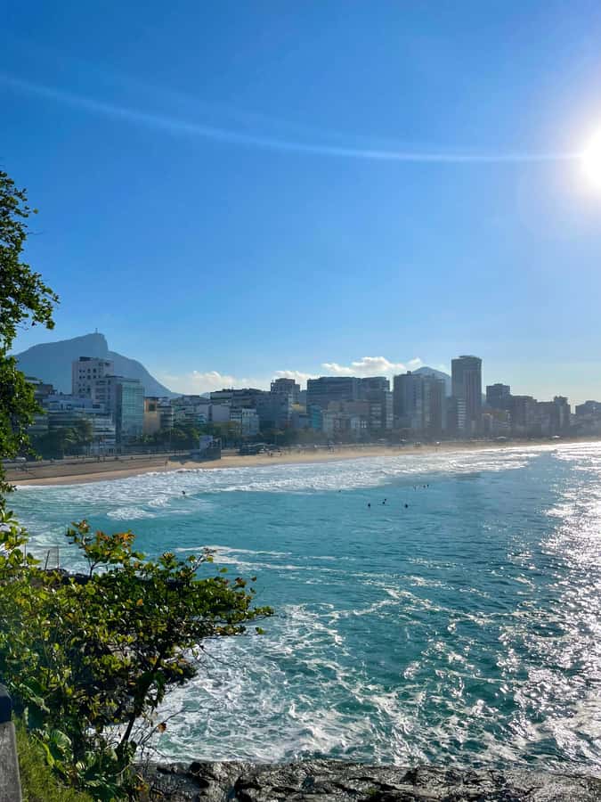Hike Dois Irmãos + Vidigal Favela Experience - Who should book this experience?