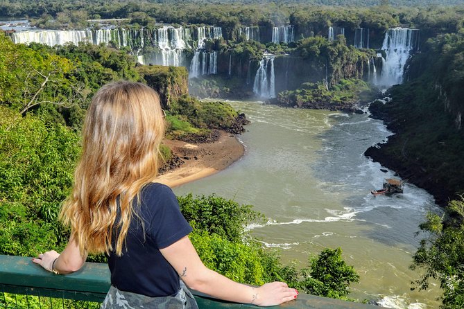 Iguassu Falls Brazilian Side: Macuco Safari, Helicopter Flight and Bird Park - Guides can make or break the schedule