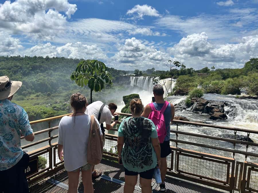 Iguassu Waterfalls: 1 Day Tour Brazil and Argentina's sides - Key points before you book