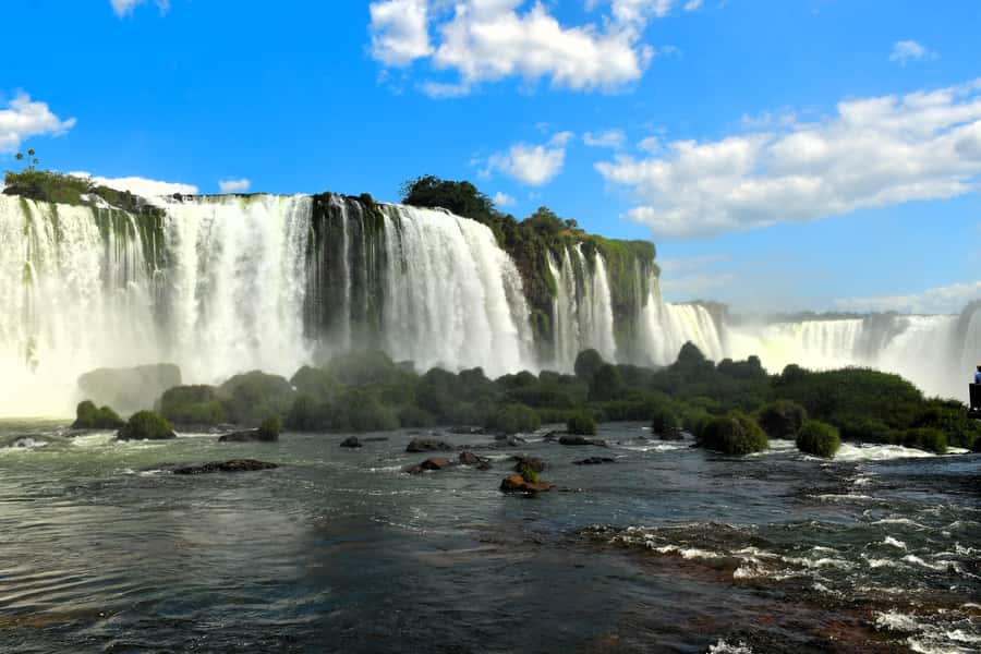 Iguassu Waterfalls: 1 Day Tour Brazil and Argentina's sides - The Argentine side: 4 km of walkways and close-up views