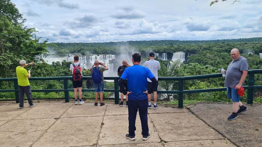 Iguassu Waterfalls: 1 Day Tour Brazil and Argentina's sides - What to pack for the falls