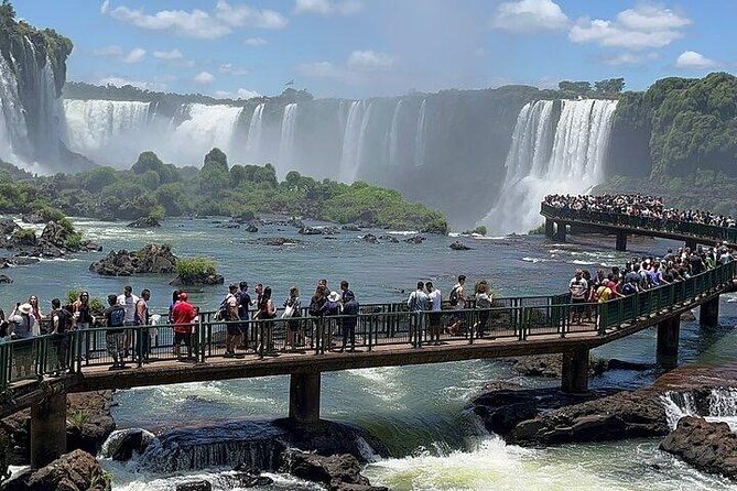 Iguazu Falls: Private Day tour Brasil & Argentina - Brazil’s panoramic trail and the full sweep of the falls