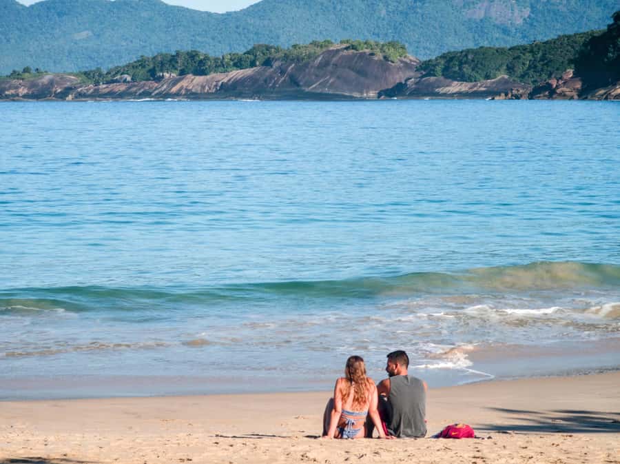 Ilha Grande: 360° Circumnavigation Speed Boat Tour - 8h - Aventureiro and the famous coconut tree