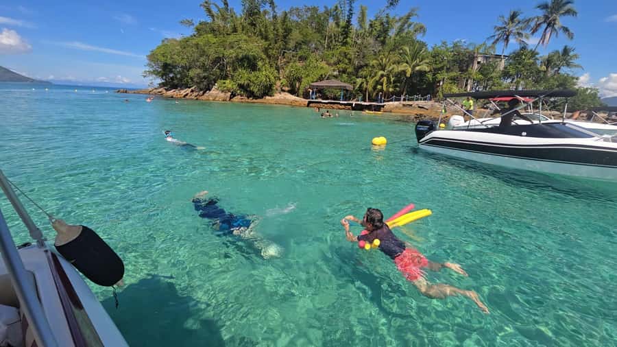 Ilha Grande: 6-Hour Speedboat Tour to Blue and Green Lagoons - Green Lagoon and its changing water