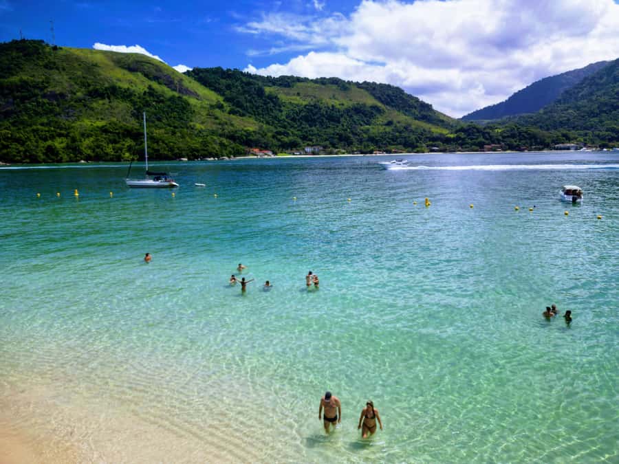 Ilha Grande: 7h Speedboat Tour of Paradise Islands - Leaving Vila do Abraão for Angra dos Reis