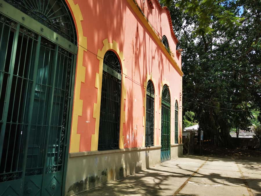 Ilha Grande: Private Historic Walking Tour with Natural Pool - The natural pool and the confusing swimming rule