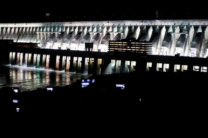 Itaipu Iluminated - Pickup at 6:00 pm and the shared ride