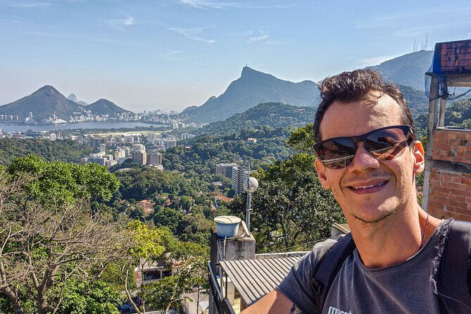 Jeep'n'Culture: Rocinha Favela and Tijuca Rainforest Tour - Driving Estrada da Gávea toward Rocinha