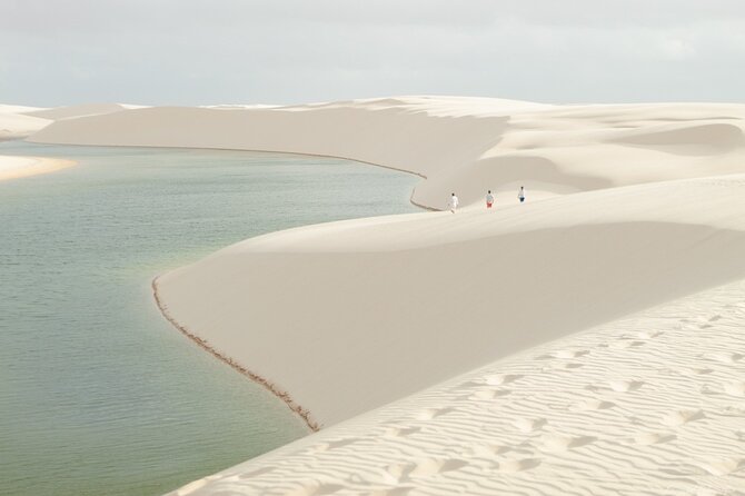 Lagoa Bonita Trail - Climbing the 85-meter dune