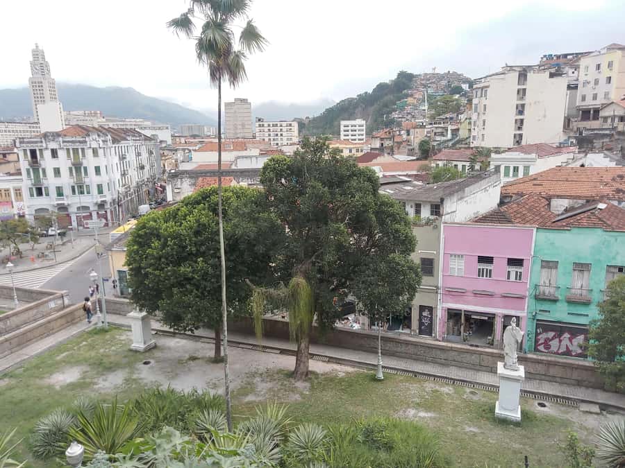 Little Africa - Walking tour from the passed to the future - Walking through the former entrance to Rio