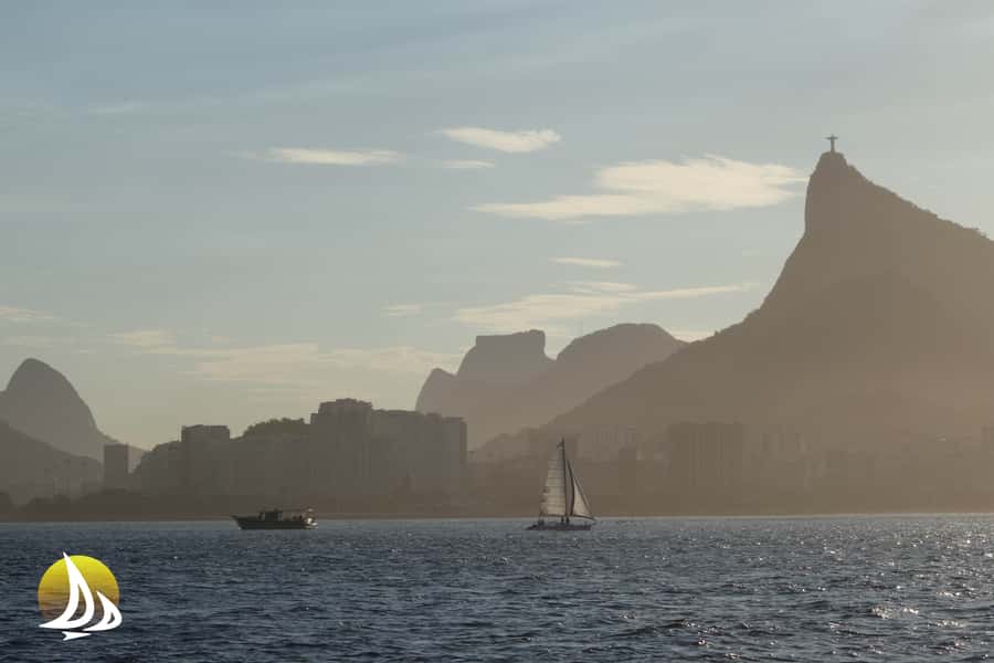 Morning Sailing Tour in Rio - Crossing toward Niterói and the Niemeyer museum
