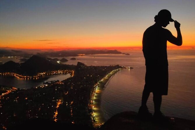 Morro Two Brothers Trail, during the day and sunset in Vidigal - What the guide adds beyond directions