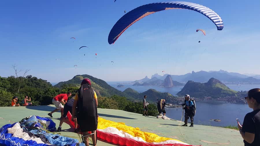 Niterói: Paragliding Experience with GoPro Photos and Video - Meeting Pepê at Parque da Cidade