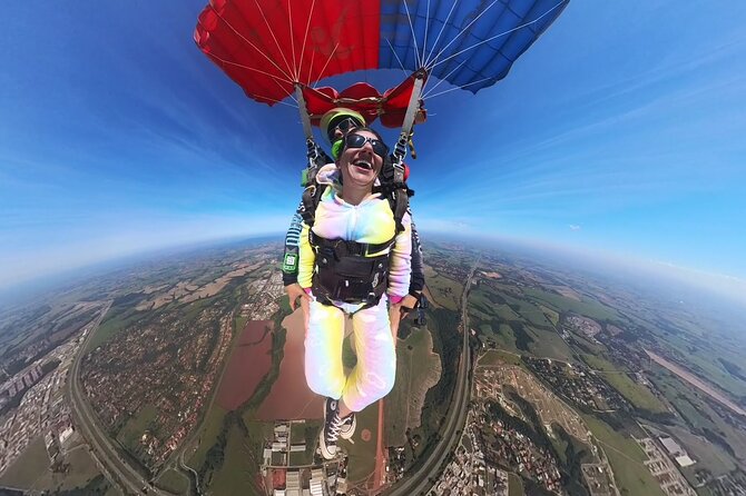 Parachute jump in Boituva with 360o Vision - Why Boituva is the right place for a first jump