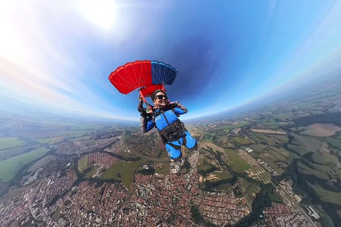 Parachute jump in Boituva with 360o Vision - Training that keeps the nerves useful