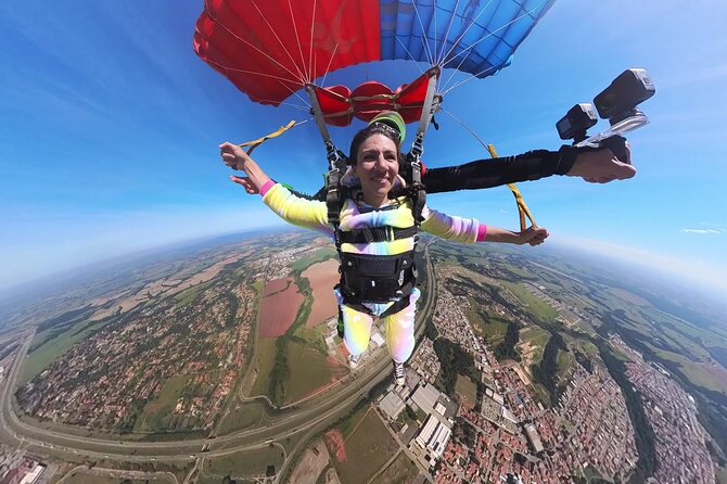 Parachute jump in Boituva with 360o Vision - Arriving at SkyDiveThru in the national parachuting center