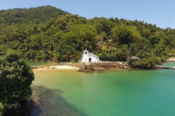 Paradise Islands in Angra dos Reis Private Boat Route - Praia da Piedade: rocks, coves, and unusual shapes
