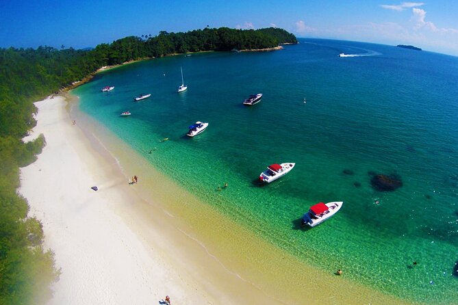 Paradise Islands in Angra dos Reis Private Boat Route - Praia das Flechas: the longest pause on Gipoia Island