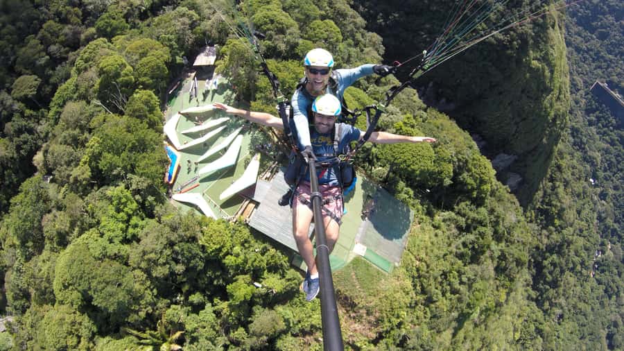 PARAGLIDING FLIGHT IN SÃO CONRADO - RIO DE JANEIRO - The 10-minute briefing and the ride to Pedra Bonita
