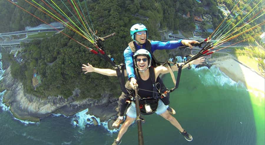 PARAGLIDING FLIGHT IN SÃO CONRADO - RIO DE JANEIRO - Starting at the São Conrado Free Flight Club