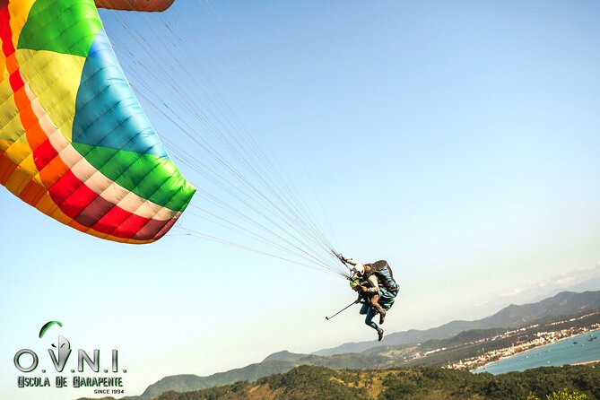 Paragliding flight with instructor in Florianópolis - Meeting the OVNI team in São João do Rio Vermelho