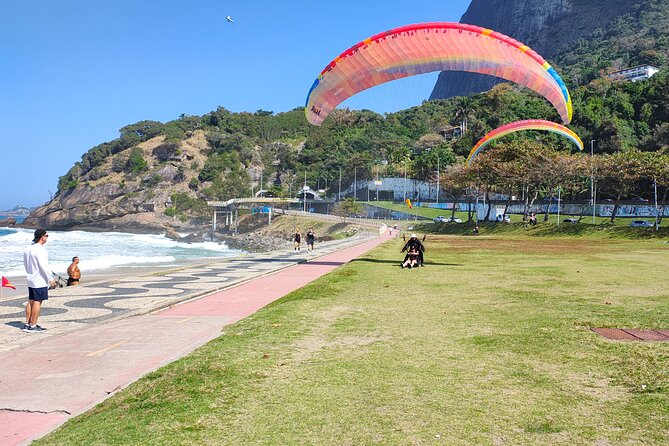 Paragliding in Rio with BigFly crew pick up included. - Meeting the BigFly Crew in São Conrado