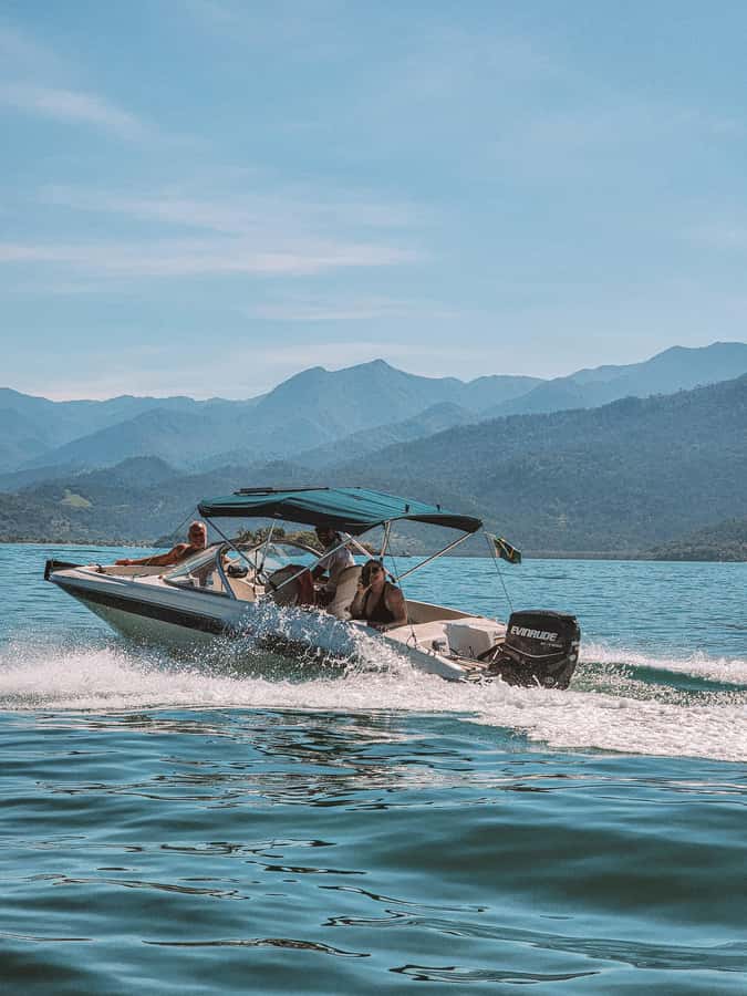 Paraty: A Private Speedboat Experience in Mamangua - Meeting the boat near Pontal Beach