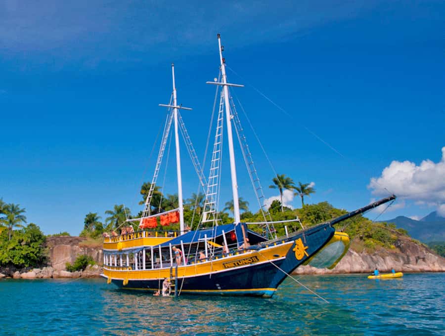 Paraty Bay: Islands & Beaches Boat Tour with Snorkeling - From the Paraty Tours office to the bay