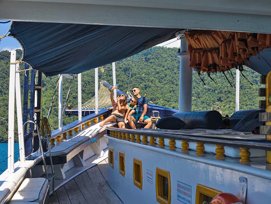 Paraty Bay: Islands & Beaches Boat Tour with Snorkeling - Four stops, with swimming at the center
