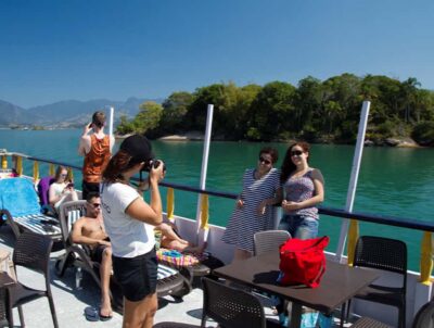 Paraty Bay: Islands & Beaches Boat Tour with Snorkeling