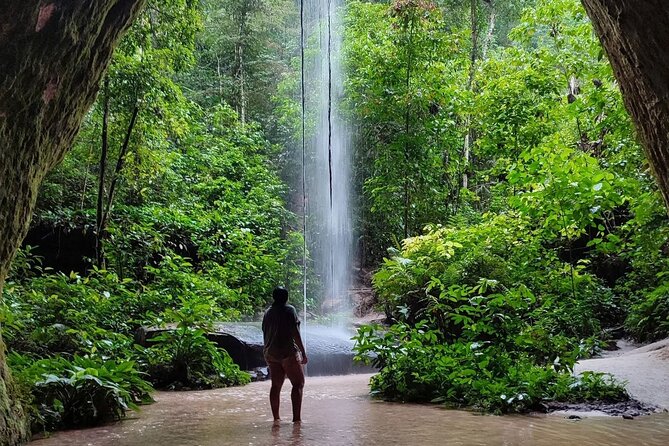 Presidente Figueiredo Tour - Gruta da Judeia rewards the second 15-minute walk