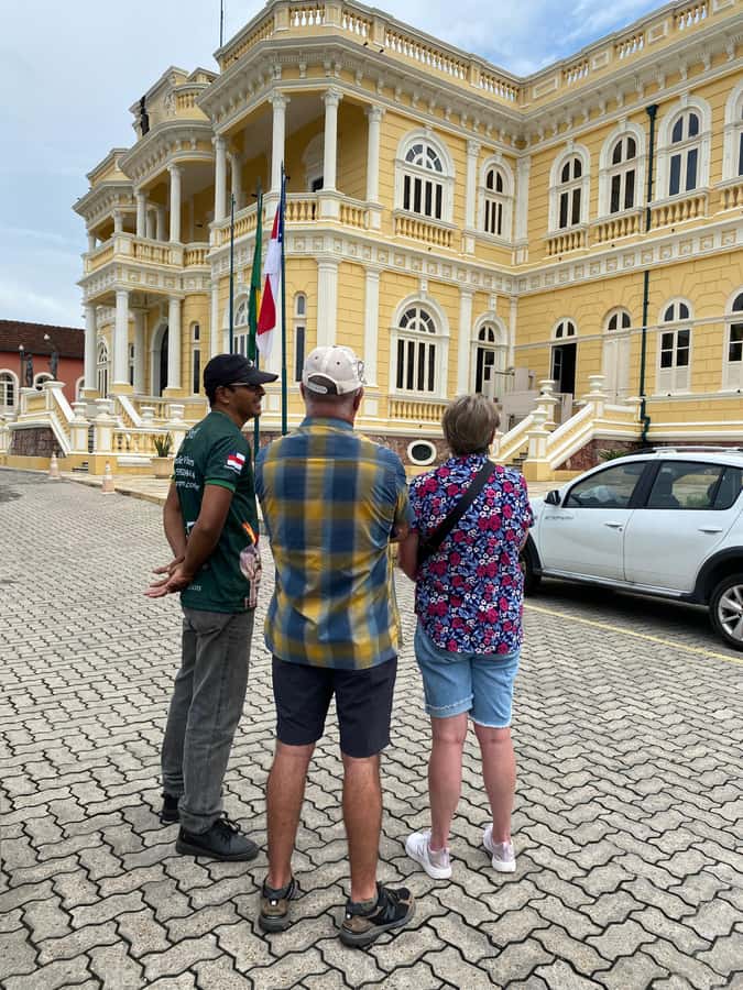 Private city tour in the historic center of Manaus - The municipal museum is an exterior stop