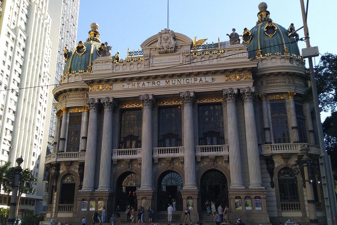 Private Walking Tour: Exploring Rio City Center by Foot - Largo da Carioca keeps the walk moving