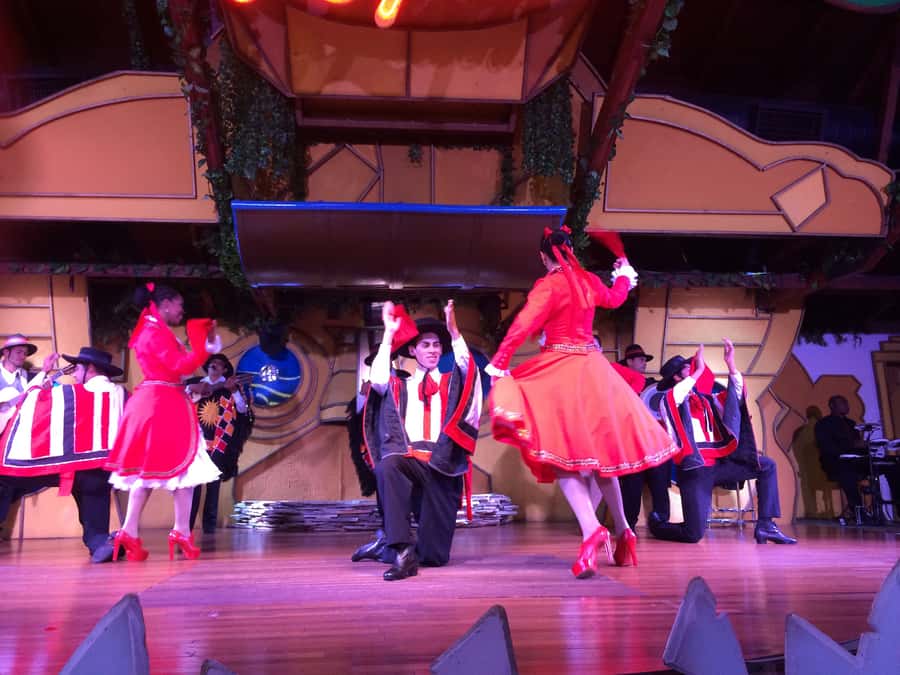 Rafain Palace: Barbecue Dinner Show - Crossing From Puerto Iguazu Into Brazil