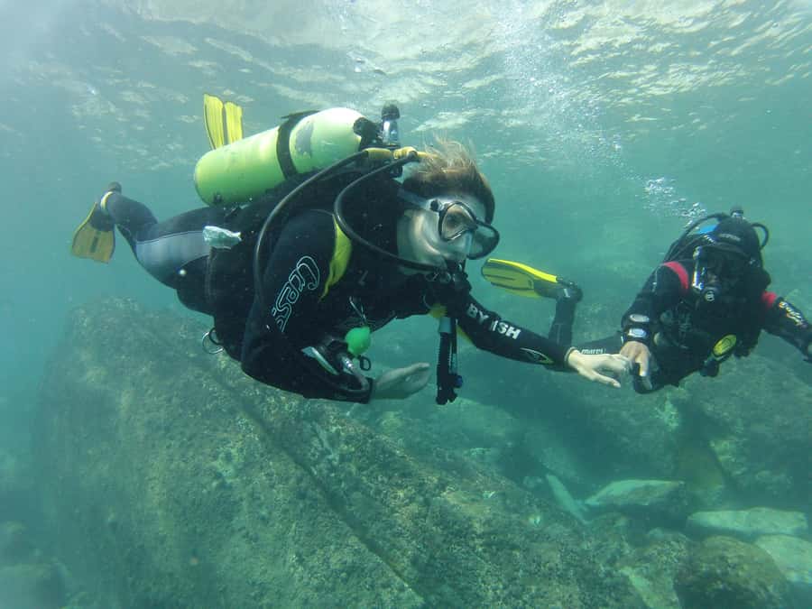 Rio: Best Dive Experience All Inclusive Scuba Diving Package - Guides, language help, and group comfort