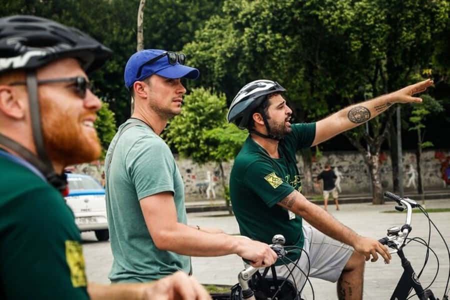 Rio Bike Tour – Discover the Beaches and Lagoon - Arpoador Rock is the first major photo stop