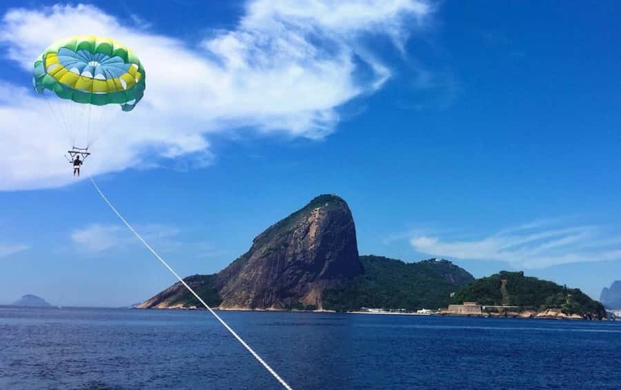Rio de Janeiro: 2-Hour Boat Trip with Parasailing - Finding the right flying area