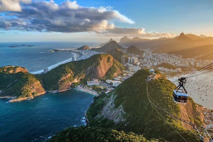 Rio de Janeiro: 30-Min Helicopter Ride with Transfers - From your hotel to the Rio heliport