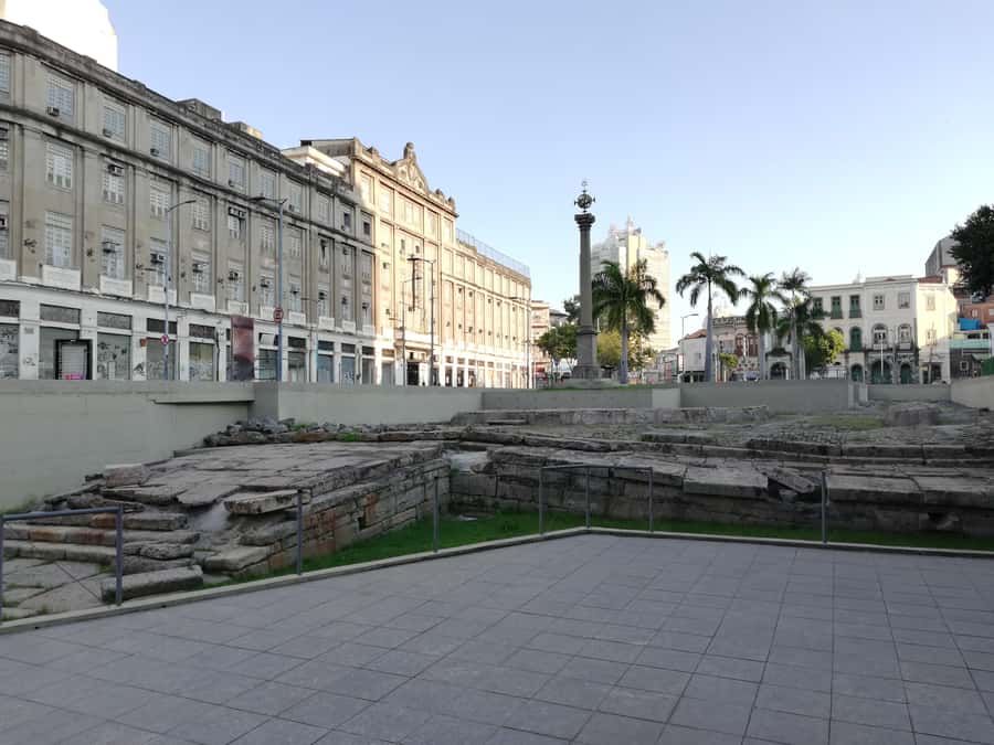 Rio de Janeiro: Afrobrazilian Heritage & Black History Walk - Praça Mauá, murals, and public memory