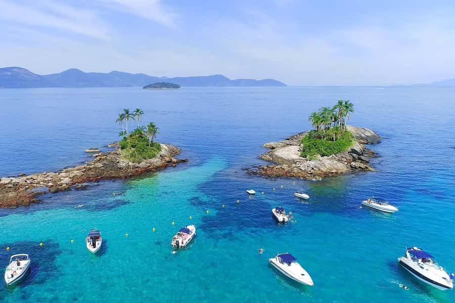 Rio de Janeiro: Angra dos Reis and Ilha Grande Full-Day Tour - Boarding the boat at Angra dos Reis