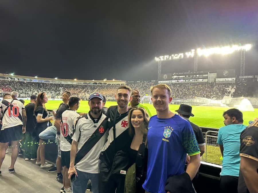 Rio de Janeiro: Attend a Vasco da Gama game with local guide - Meeting the fans at Av. Roberto Dinamite, 10