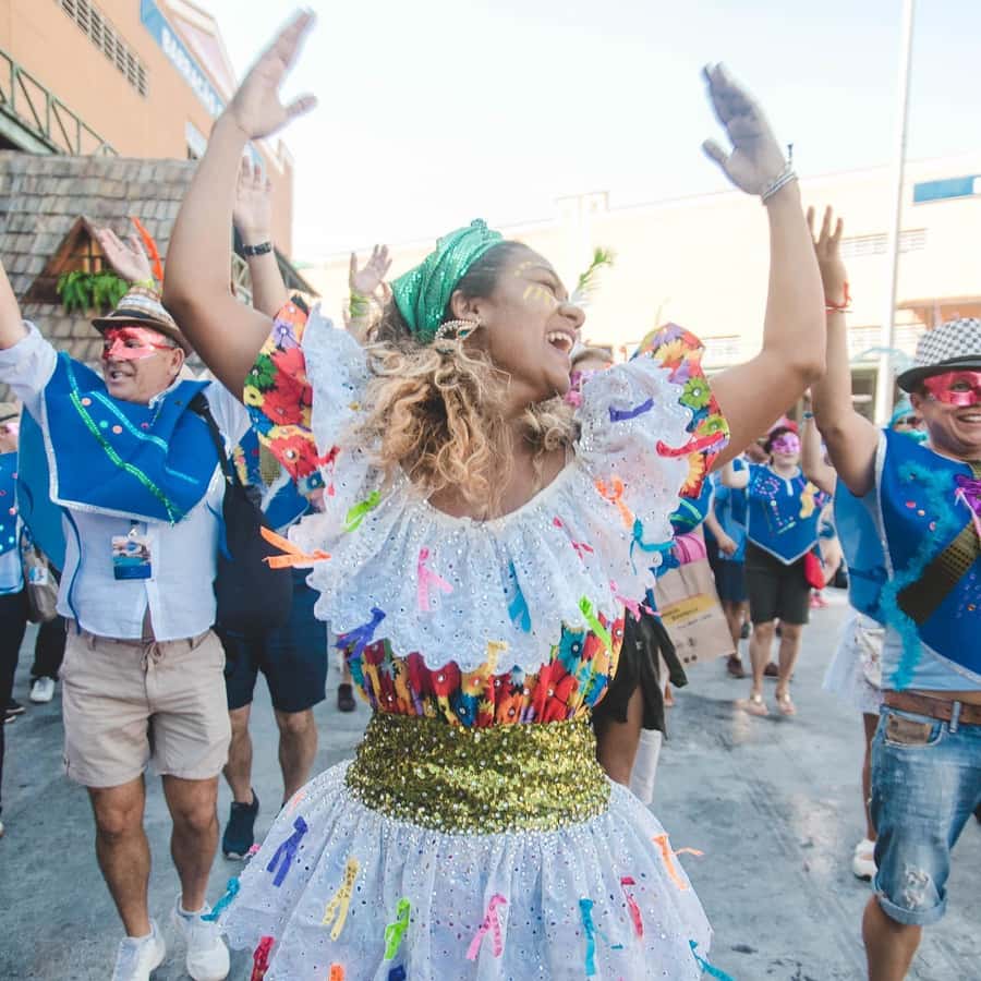 Rio de Janeiro: Carnaval Backstage Tour and Samba Class - Inside the samba-school workshop