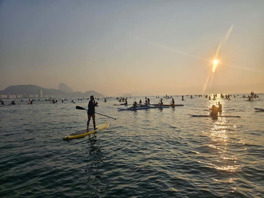 Rio de Janeiro: Copacabana Sunrise Stand Up Paddleboard Tour - Meeting at the red turtle tent on Avenida Atlântica