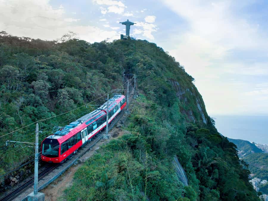 Rio de Janeiro: Corcovado Train & Sugarloaf Tour with Lunch - Meeting Christ the Redeemer above Rio