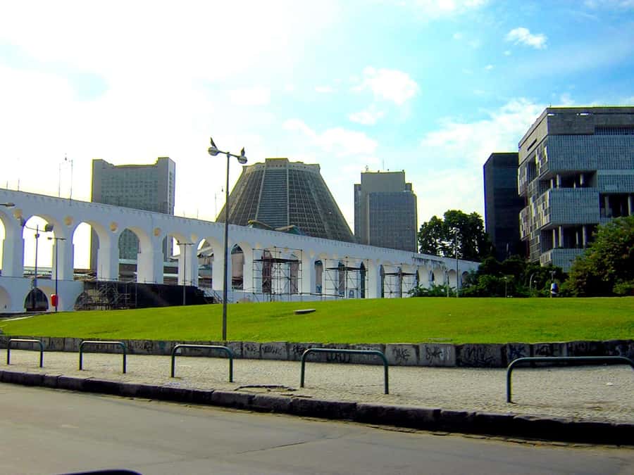Rio de Janeiro Downtown Tour - Maracanã and the Sambadrome: Rio’s public stage