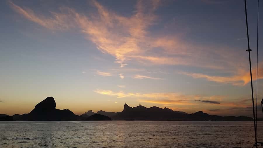 Rio de Janeiro: Guanabara Bay Sunset Sailing Tour & Drinks - Why Guanabara Bay is the right setting for a sunset sail