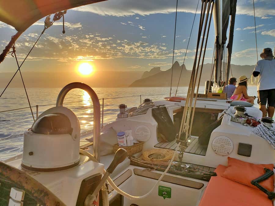 Rio de Janeiro: Guanabara Bay Sunset Sailing Tour & Drinks - Leaving the marina and entering Guanabara Bay